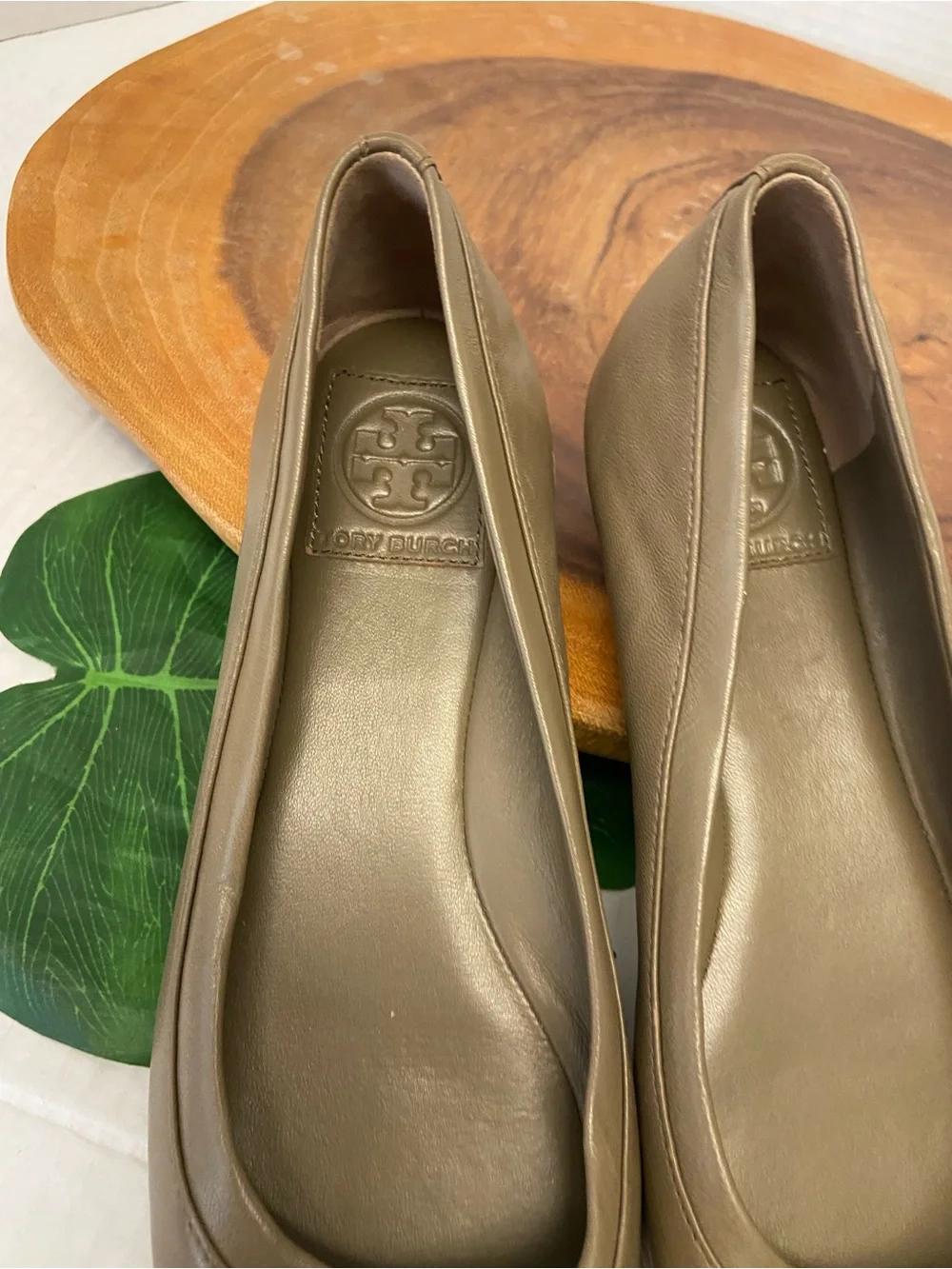Tory Burch Olive Brown Tortoise Bow Flats